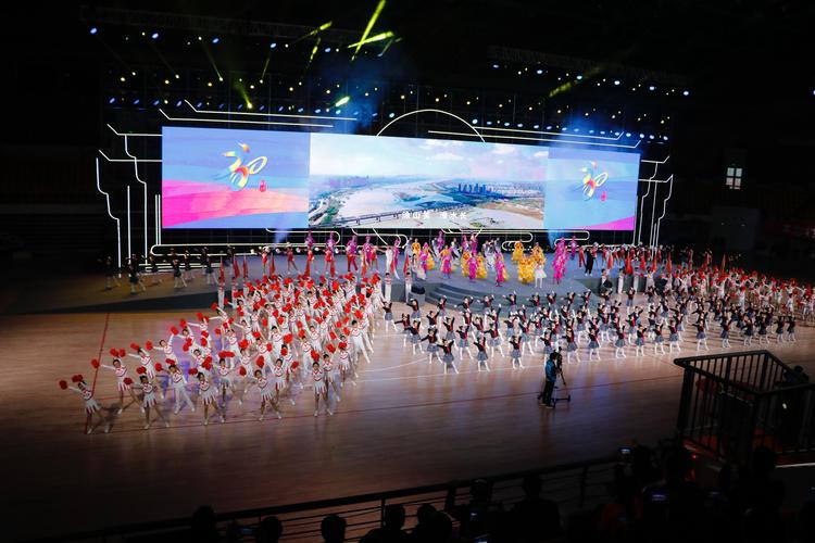 而然地拿他 而然地拿他